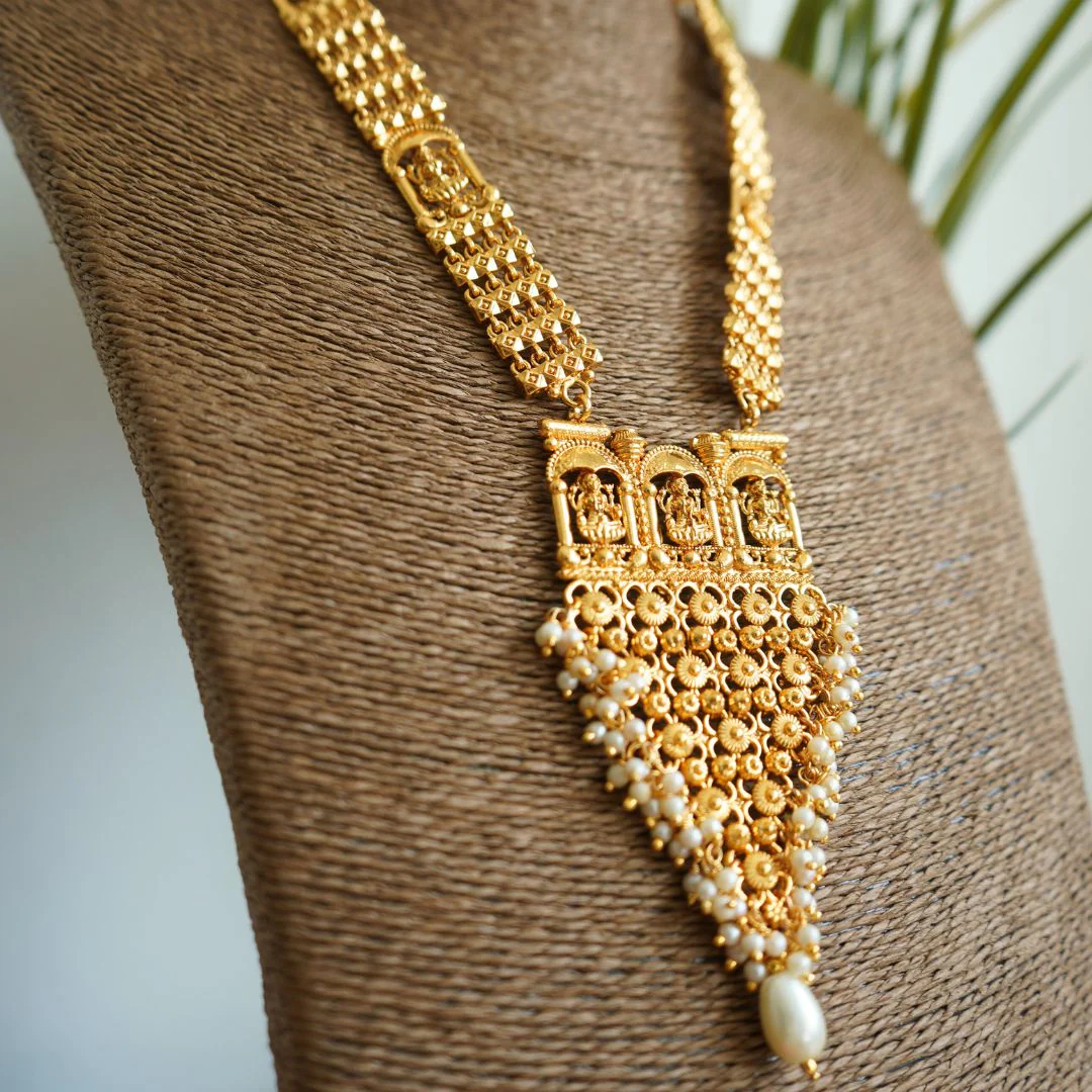 Hiranya Necklace Set