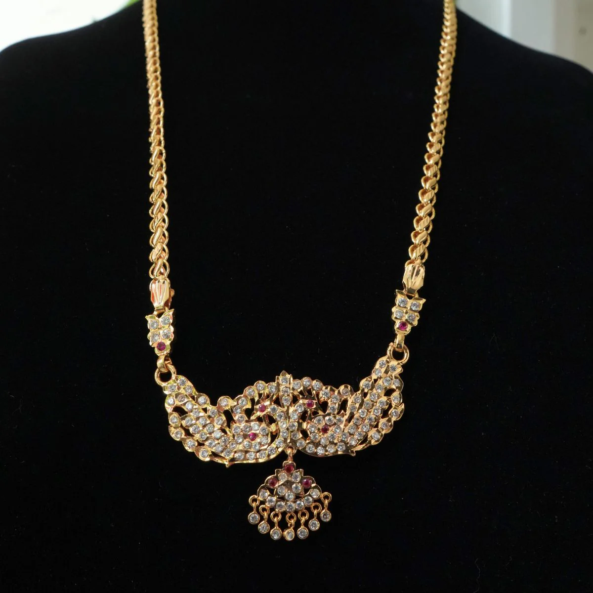 Navira Attigai Necklace