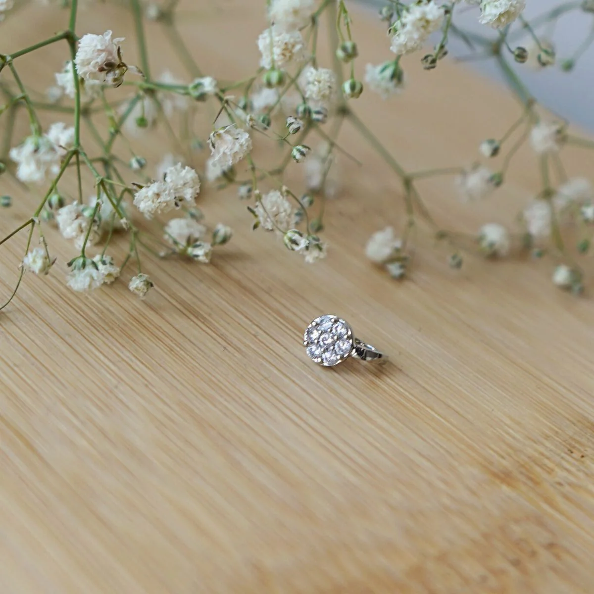 Neeru Nose Pin